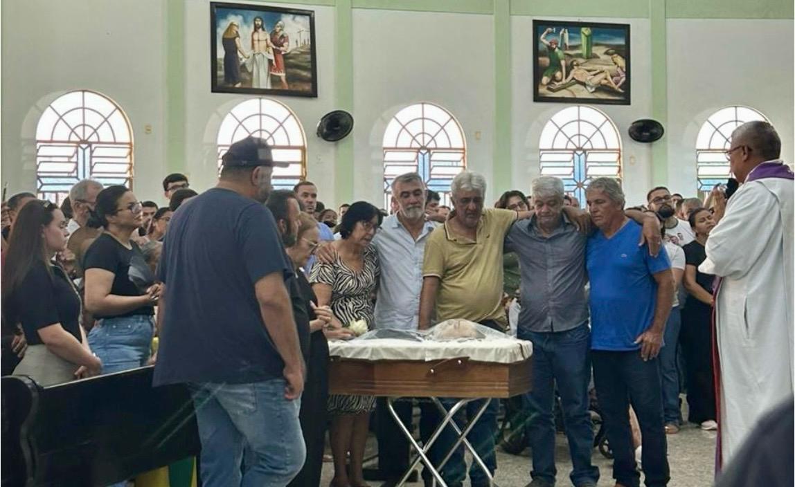 Comoção e homenagens marcam a despedida de Antônio do Bar em Augustinópolis