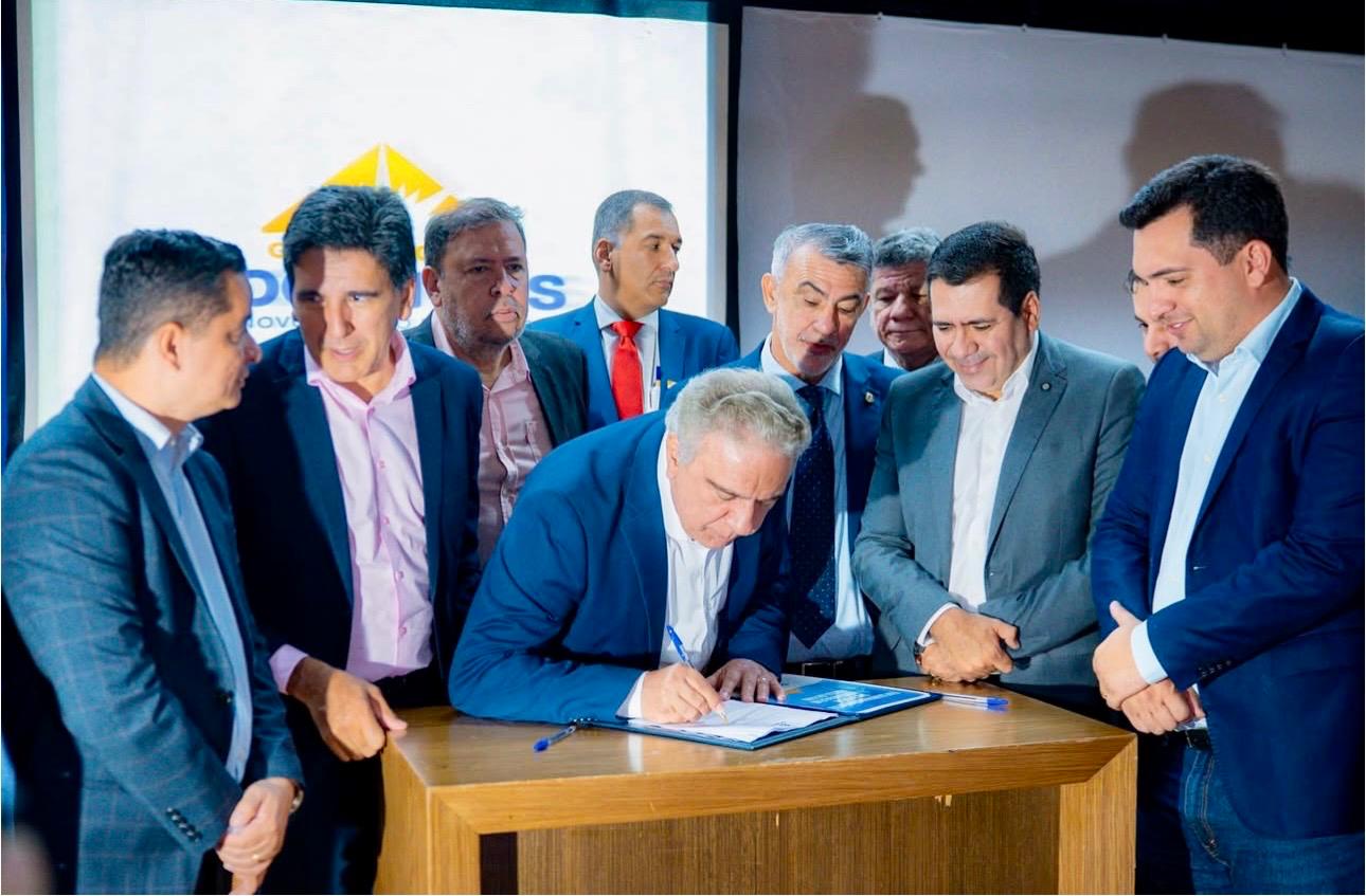 Laurez Moreira envia PCCR da Educação à Assembleia e garante melhorias salariais para professores ainda em dezembro