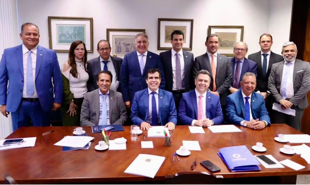 Laurez Moreira reúne bancada federal para definir prioridades e garantir recursos estratégicos.