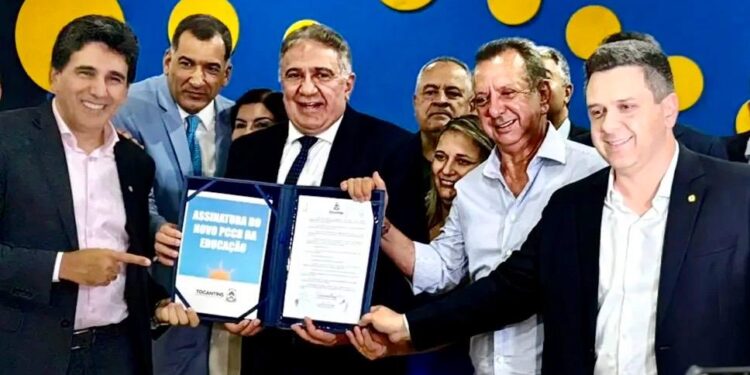 Laurez sanciona novo PCCR.