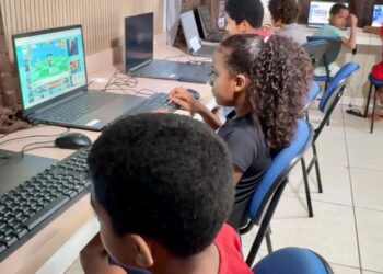 Internet nas escolas públicas.