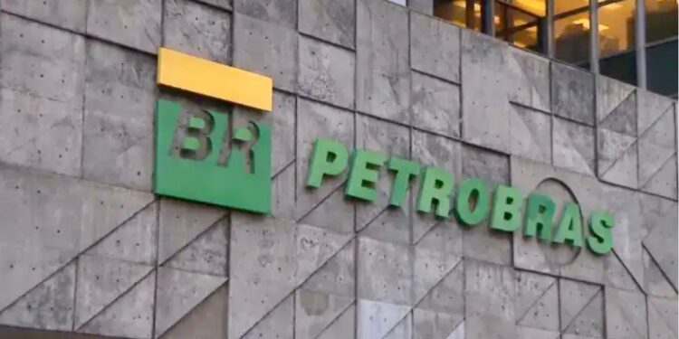 Redução de 5,2% no preço da gasolina.