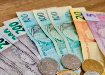 Salário mínimo sobe para R$ 1.621,00
