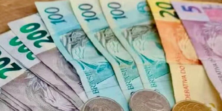 Salário mínimo sobe para R$ 1.621,00