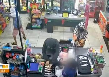 supermercado foi alvo de um assalto à mão armada.