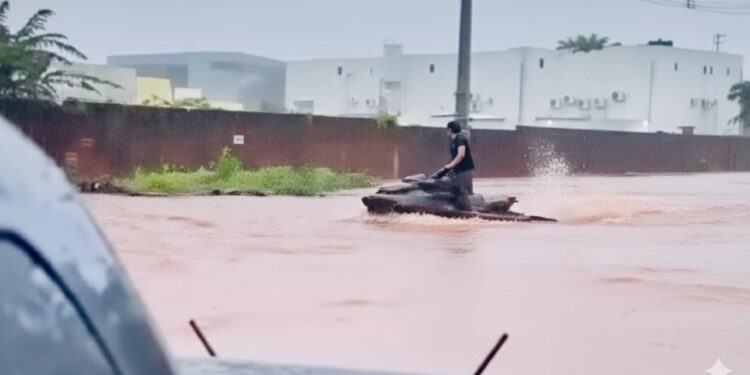 Moto aquática em plena rua