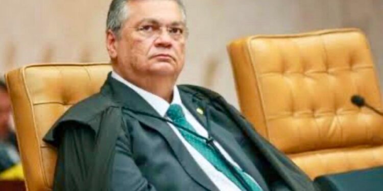 Flávio Dino, veta saque em dinheiro de emendas parlamentares.
