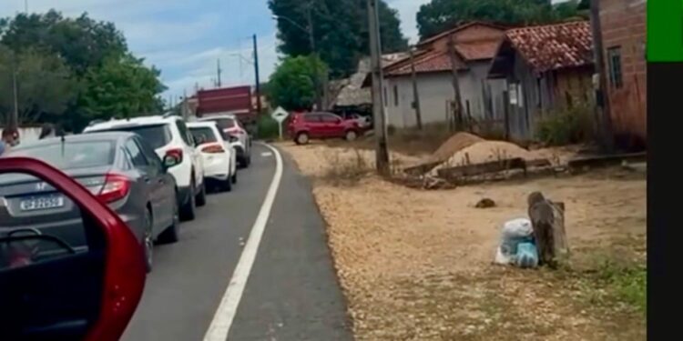 Caos na BR-230: interdição de ponte sobre o Rio Araguaia provoca filas quilométricas e revolta de motoristas
