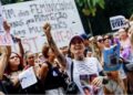 Protesto contra feminicídios reúne mulheres na Avenida Paulista - Foto: Tuane Fernandes/Reuters